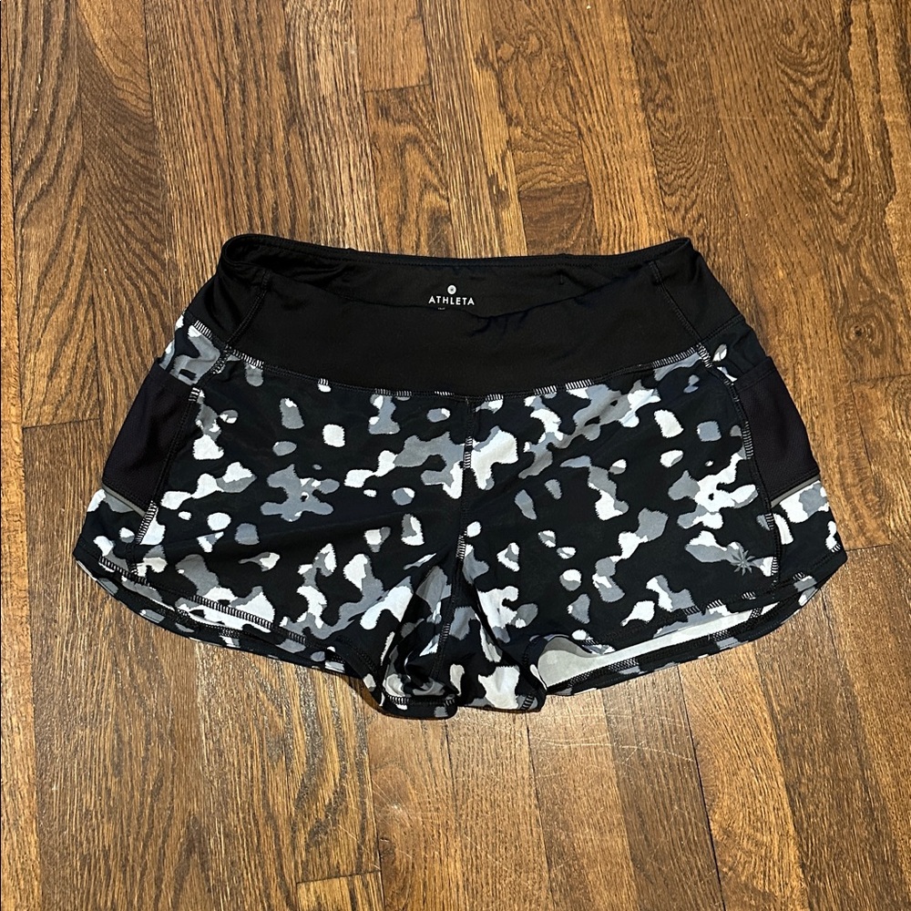 Athleta Mid Rise Run Short